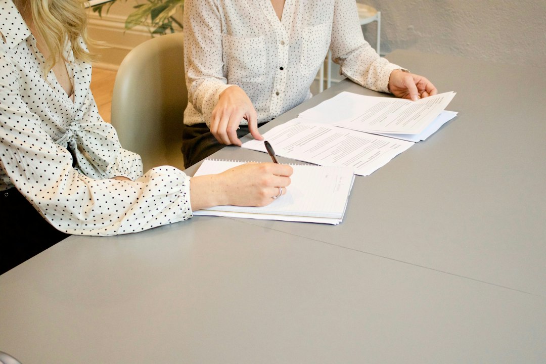 Échange et signature de documents